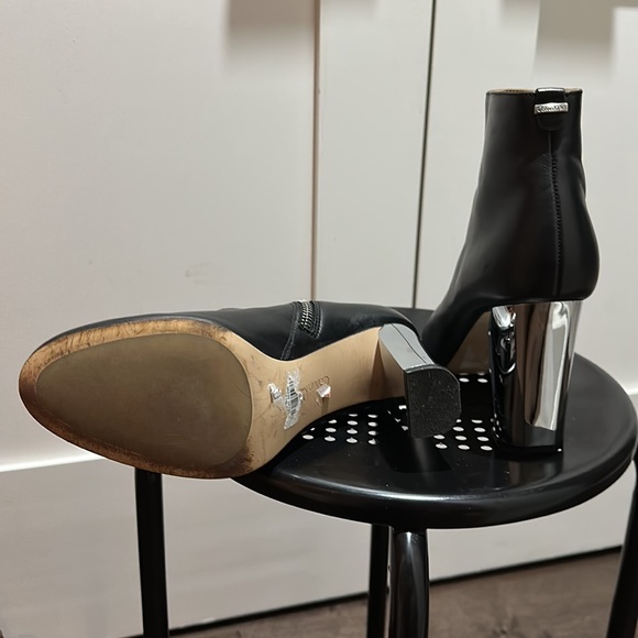 Calvin Klein Savana Mirrored Leather Bootie size 7 - Picture 3 of 6